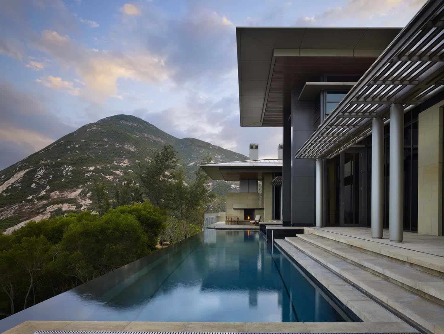 Fascinating concrete and glass villa on Hong Kong Island