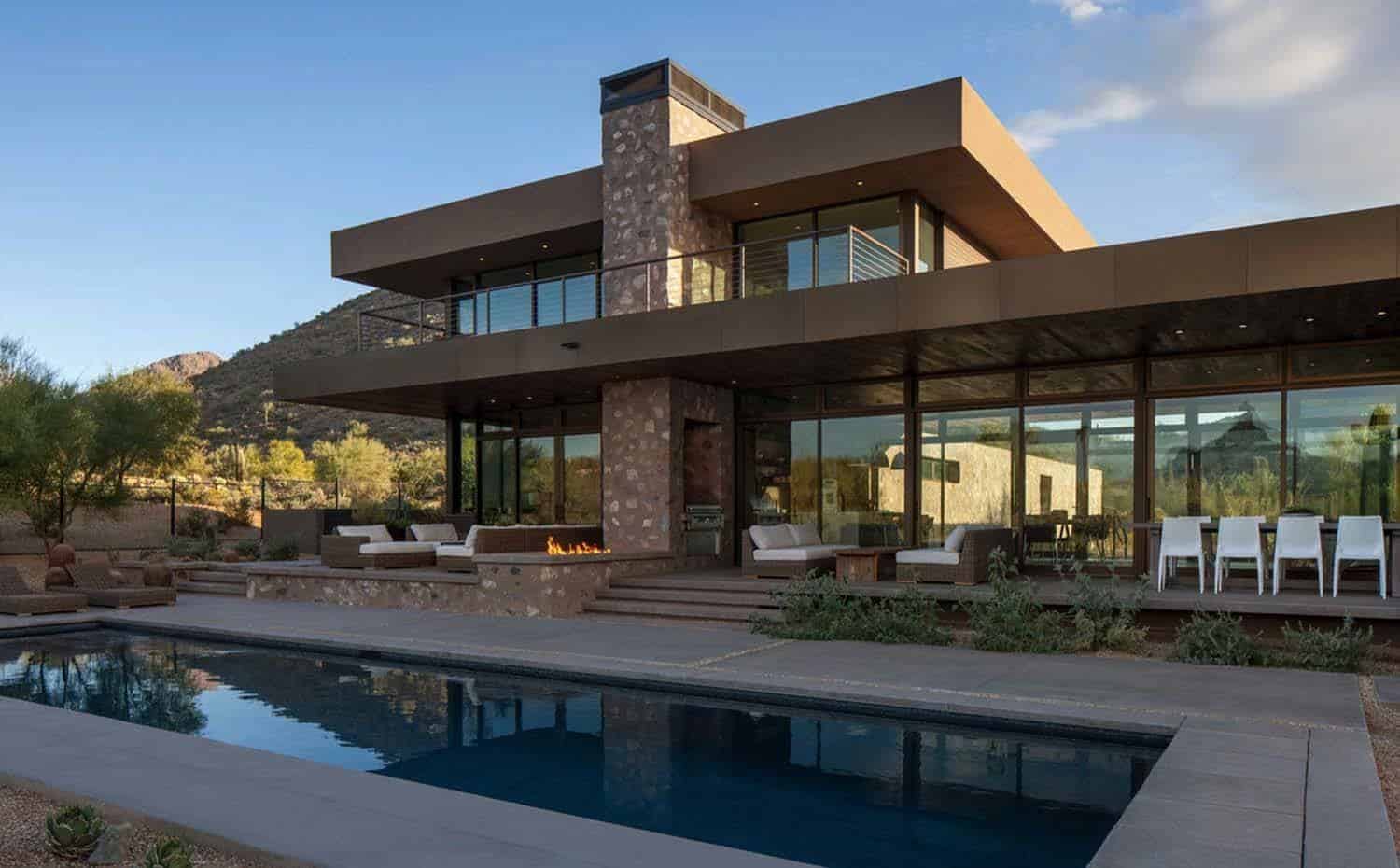 Striking modern residence piercing the deserts of Arizona