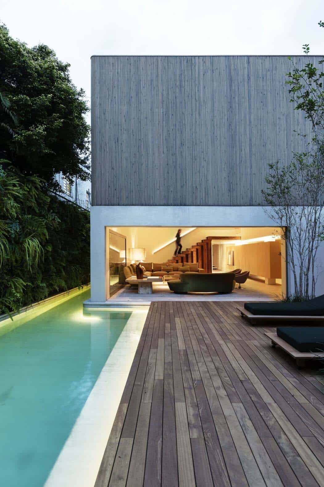 Modern Brazilian home embraces transparency and nature