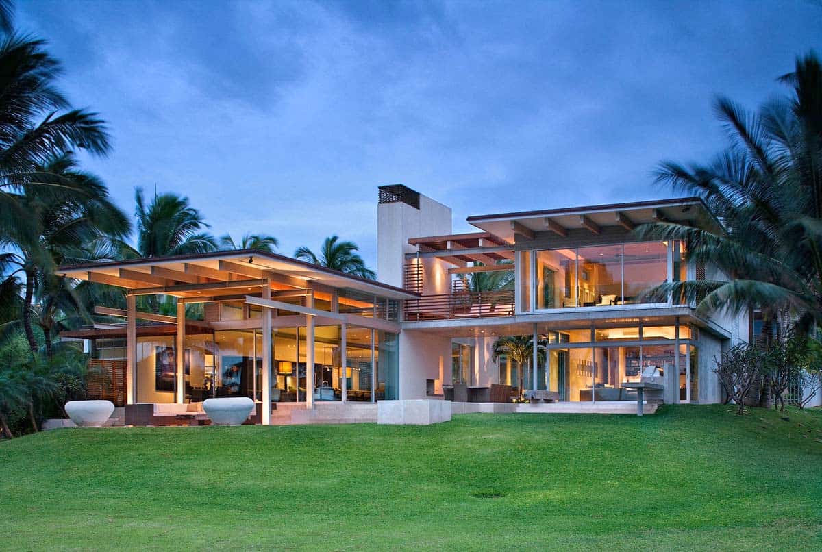 Tropical dream house in Maui opens to fresh sea breezes