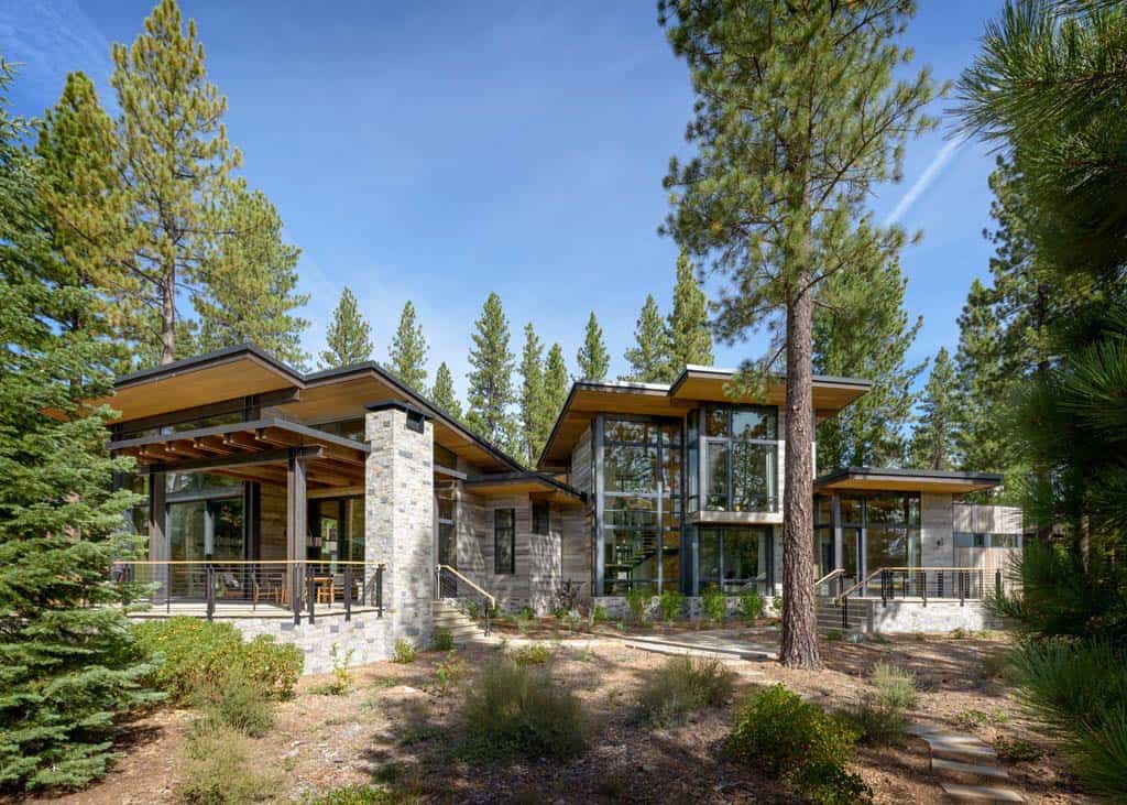 Breathtaking modern mountain retreat with rustic nuances in Lake Tahoe