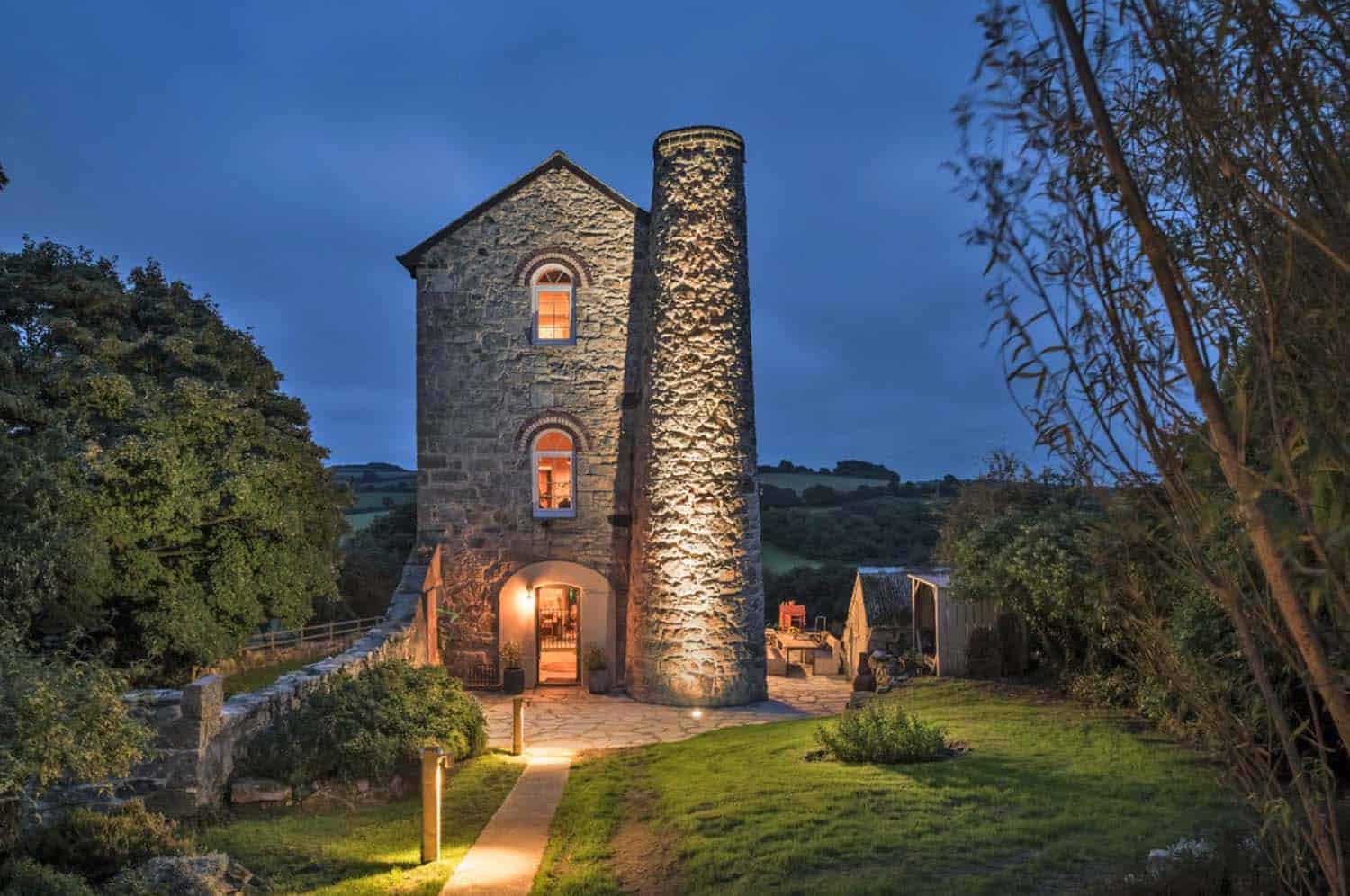 19th Century engine house becomes rough-luxe retreat in Cornwall
