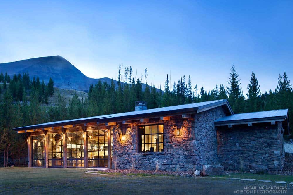 Cozy mountain cabin in Montana maximizes minimal space