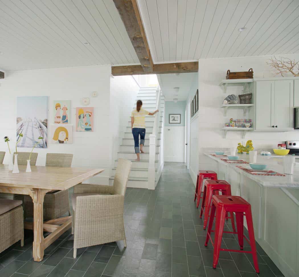 Colorful accents elevate chic beach house on Tybee Island