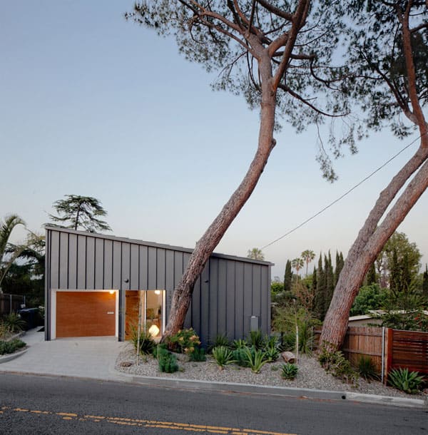 Big and Small House-Anonymous Architects-05-1 Kindesign