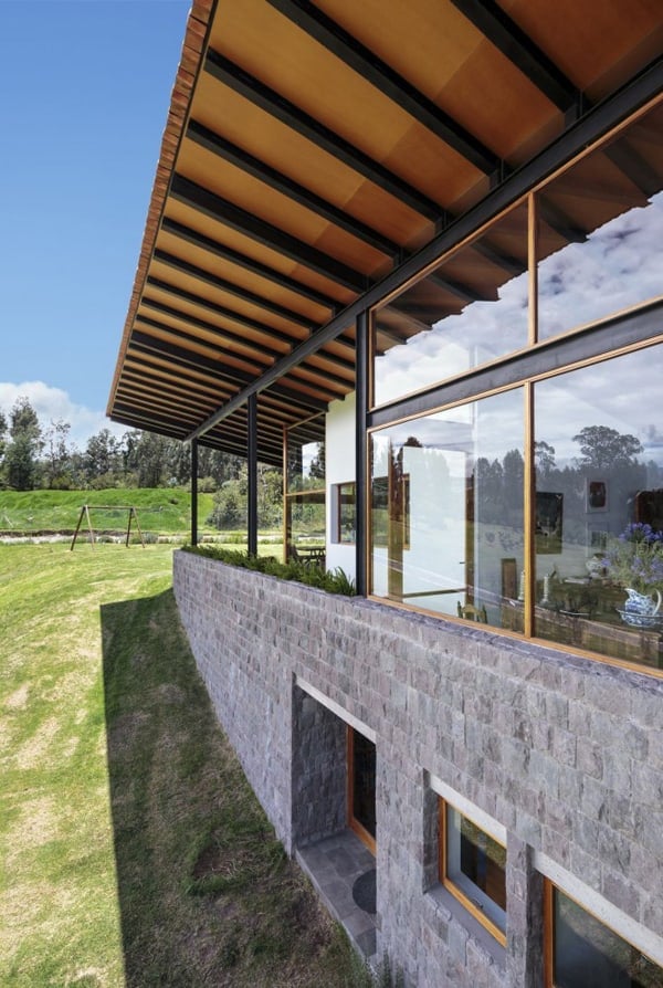 Los Chillos House-Diez Muller Arquitectos-07-1 Kindesign