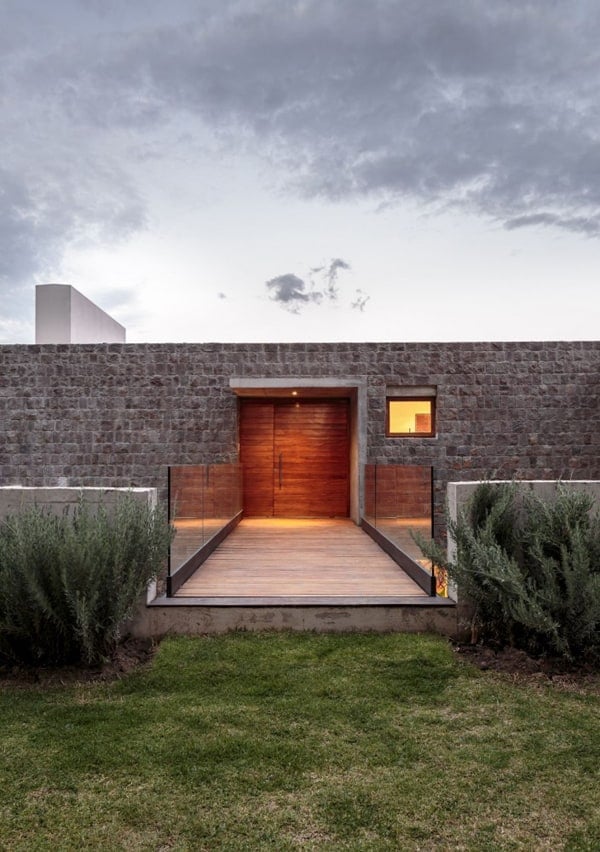 Los Chillos House-Diez Muller Arquitectos-09-1 Kindesign