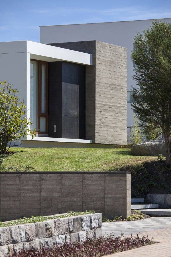 NR2 House-Roberto Burneo Arquitectos-03-1 Kindesign