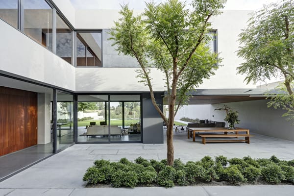 LA House-Elias Rizo Arquitectos-02-1 Kindesign