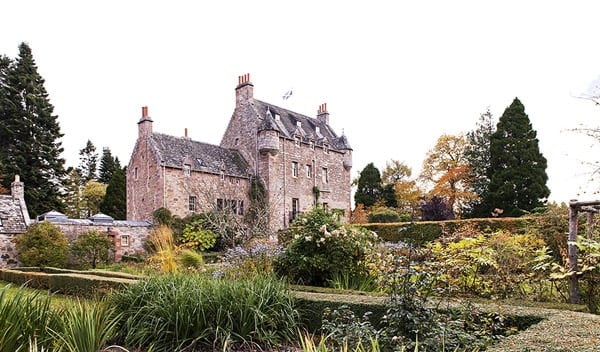 Dalcross Castle-Maxwell Company Architects-01-1 Kindesign