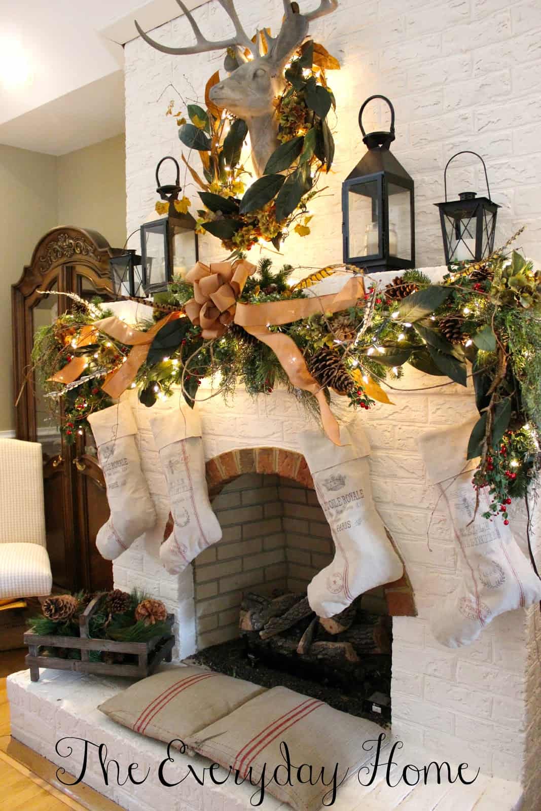 50+ Absolutely Fabulous Christmas Mantel Decorating Ideas