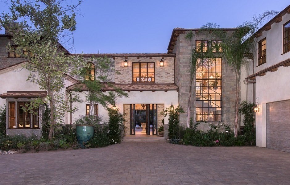 Contemporary Mediterranean Home-04-1 Kindesign