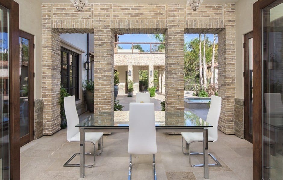 Contemporary Mediterranean Home-16-1 Kindesign