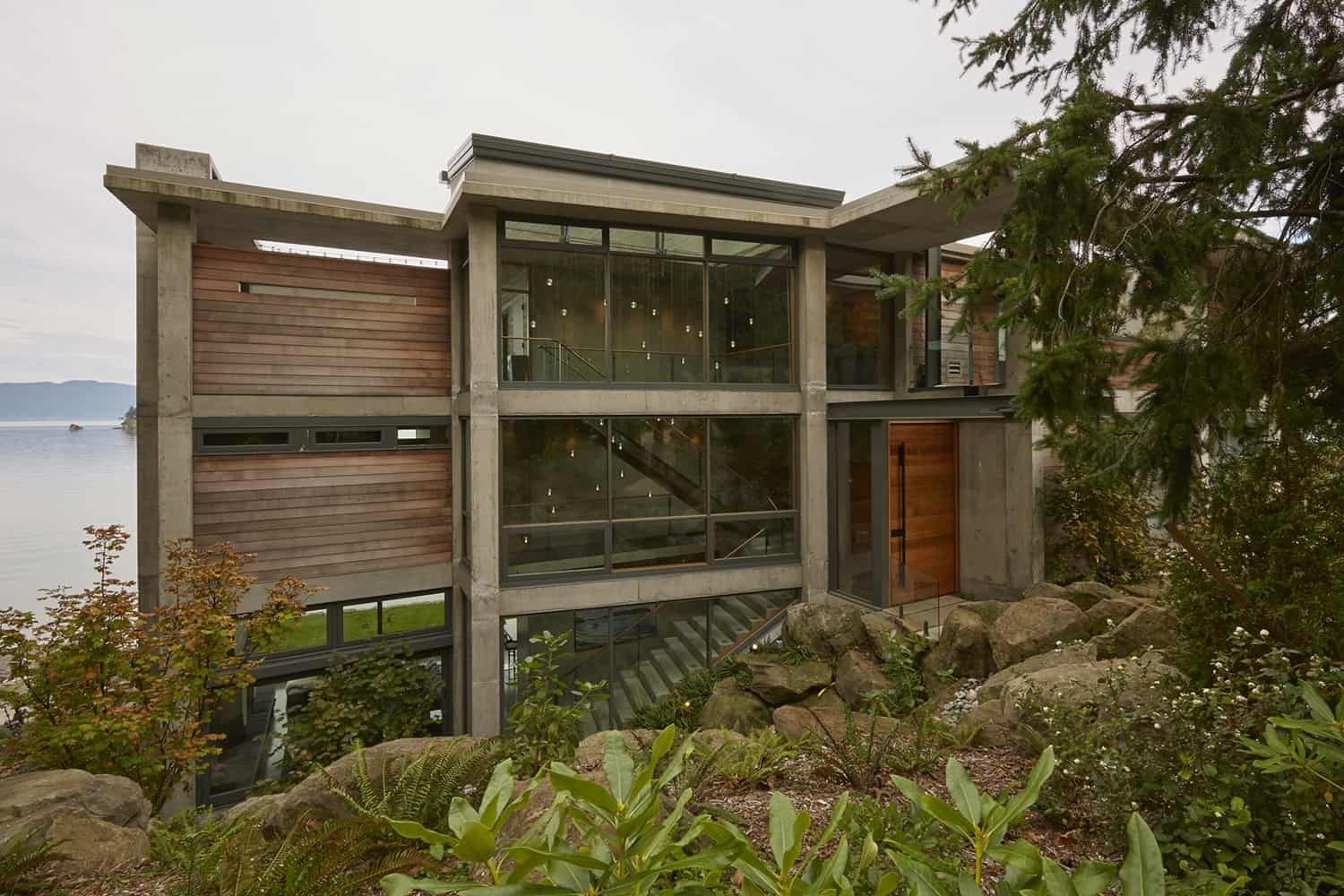 Contemporary Waterfront Home-McClellan Architects-02-1 Kindesign