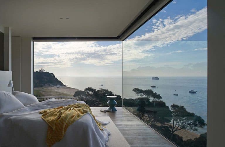 34 Sun-Drenched Bedrooms With Mesmerizing Ocean Views