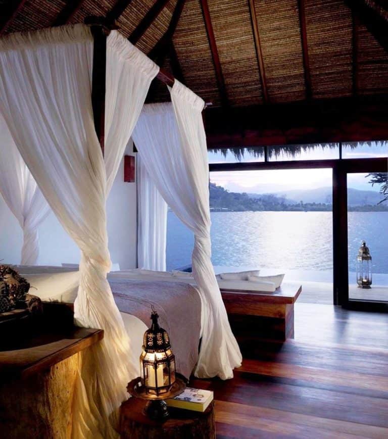 34 Sun-Drenched Bedrooms With Mesmerizing Ocean Views