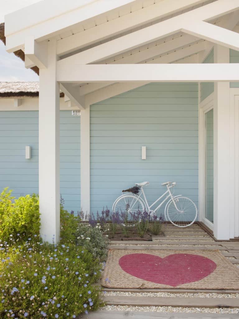 Inviting Seaside Cabin-Saaranha Vasconcelos-03-1 Kindesign