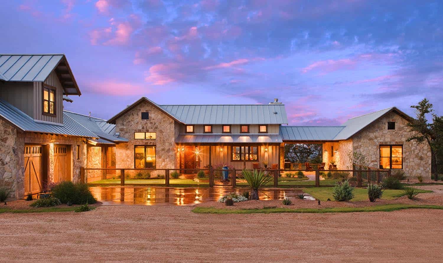 Ranch House-Barn-Burleson Design Group-01-1 Kindesign