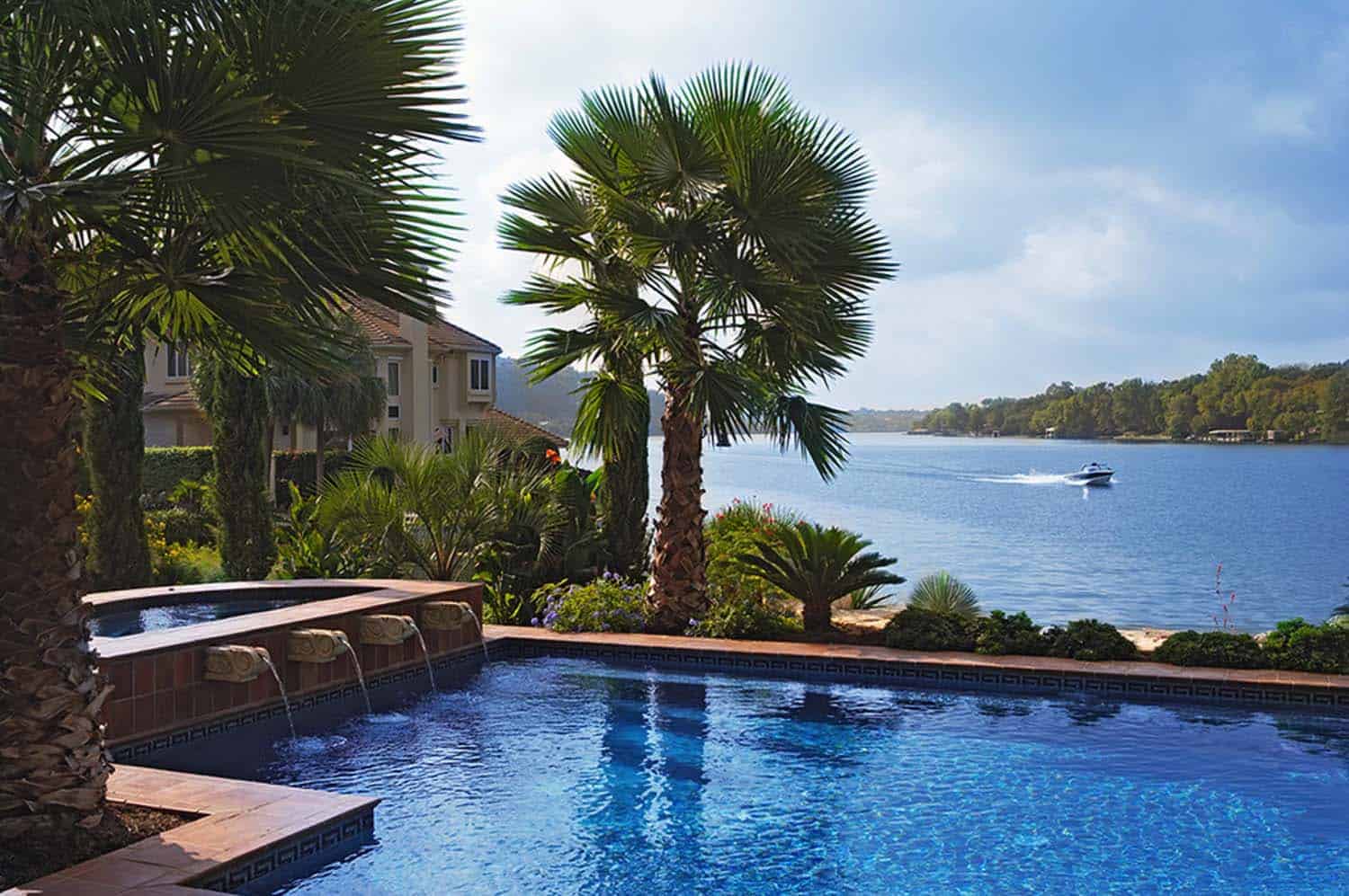 Mediterranean Style Lake House-Cornerstone Architects-06-1 Kindesign