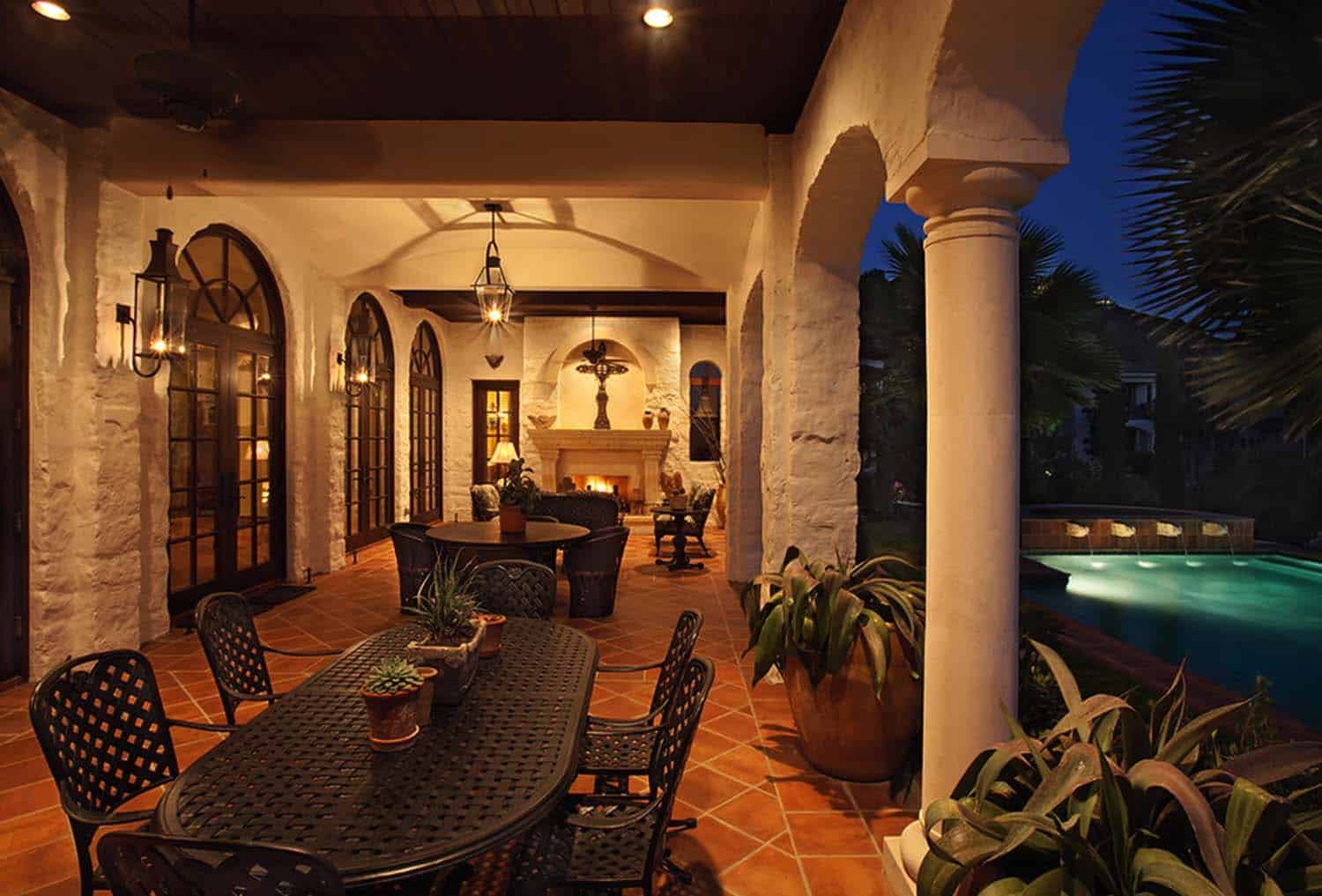Mediterranean Style Lake House-Cornerstone Architects-09-1 Kindesign