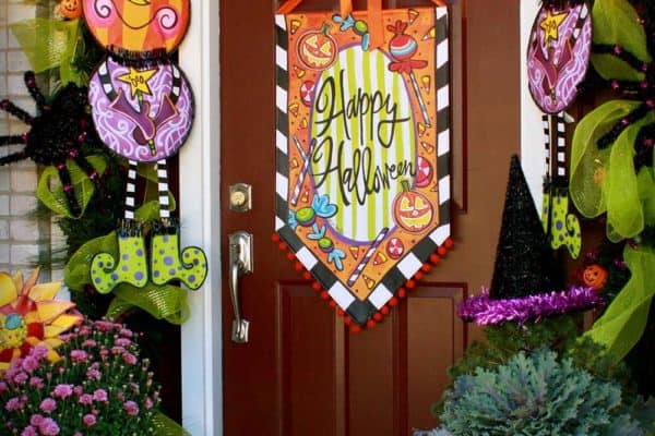 featured posts image for 33 Amazingly creative Halloween front door decorating ideas