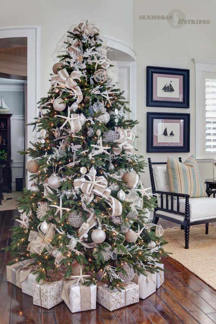 coastal-christmas-tree-decorating-ideas-02-1-kindesign