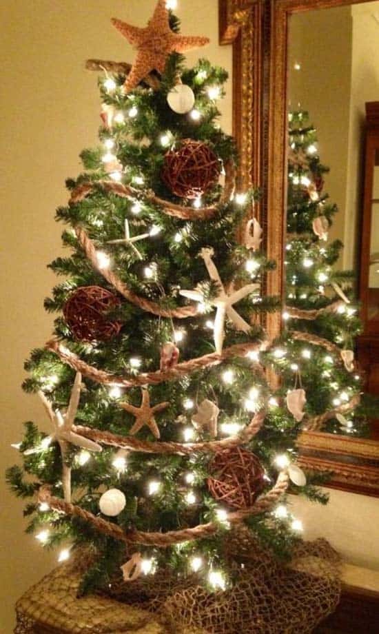 coastal-christmas-tree-decorating-ideas-07-1-kindesign