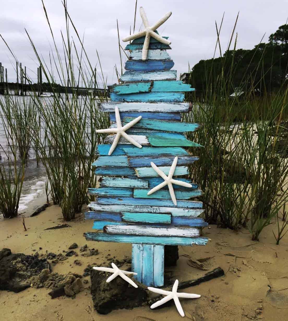 coastal-christmas-tree-decorating-ideas-13-1-kindesign