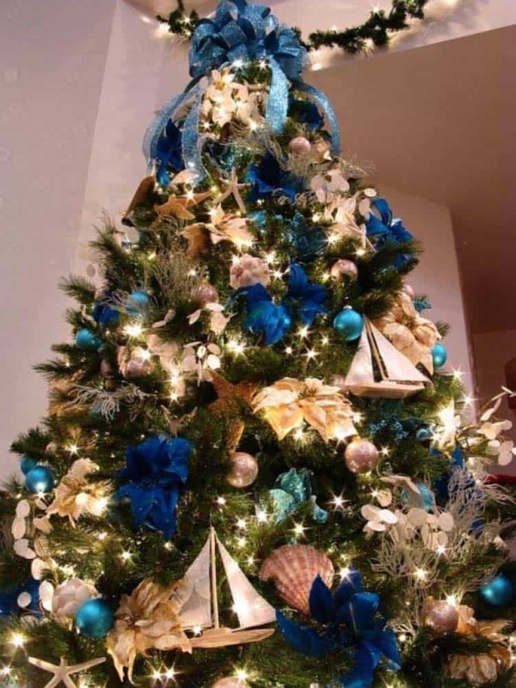 coastal-christmas-tree-decorating-ideas-15-1-kindesign