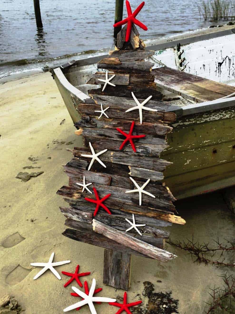 coastal-christmas-tree-decorating-ideas-18-1-kindesign