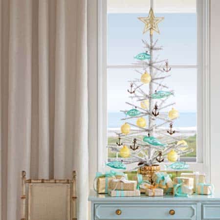 coastal-christmas-tree-decorating-ideas-23-1-kindesign