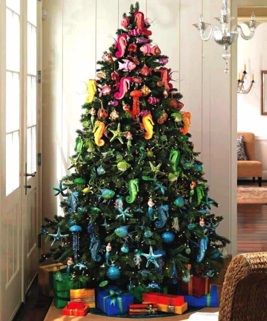 coastal-christmas-tree-decorating-ideas-24-1-kindesign