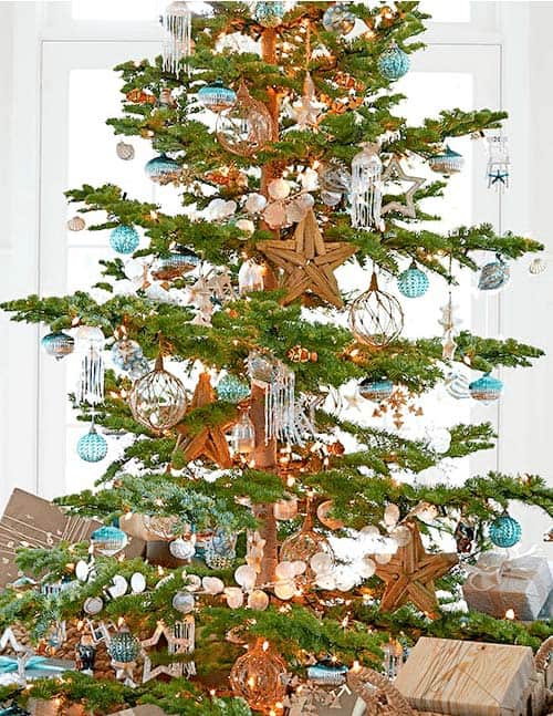 coastal-christmas-tree-decorating-ideas-25-1-kindesign