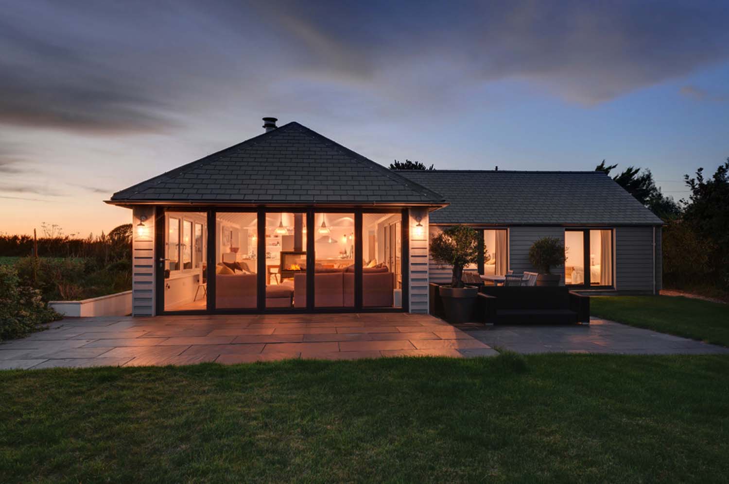seaside-bungalow-renovation-woodford-architecture-19-1-kindesign