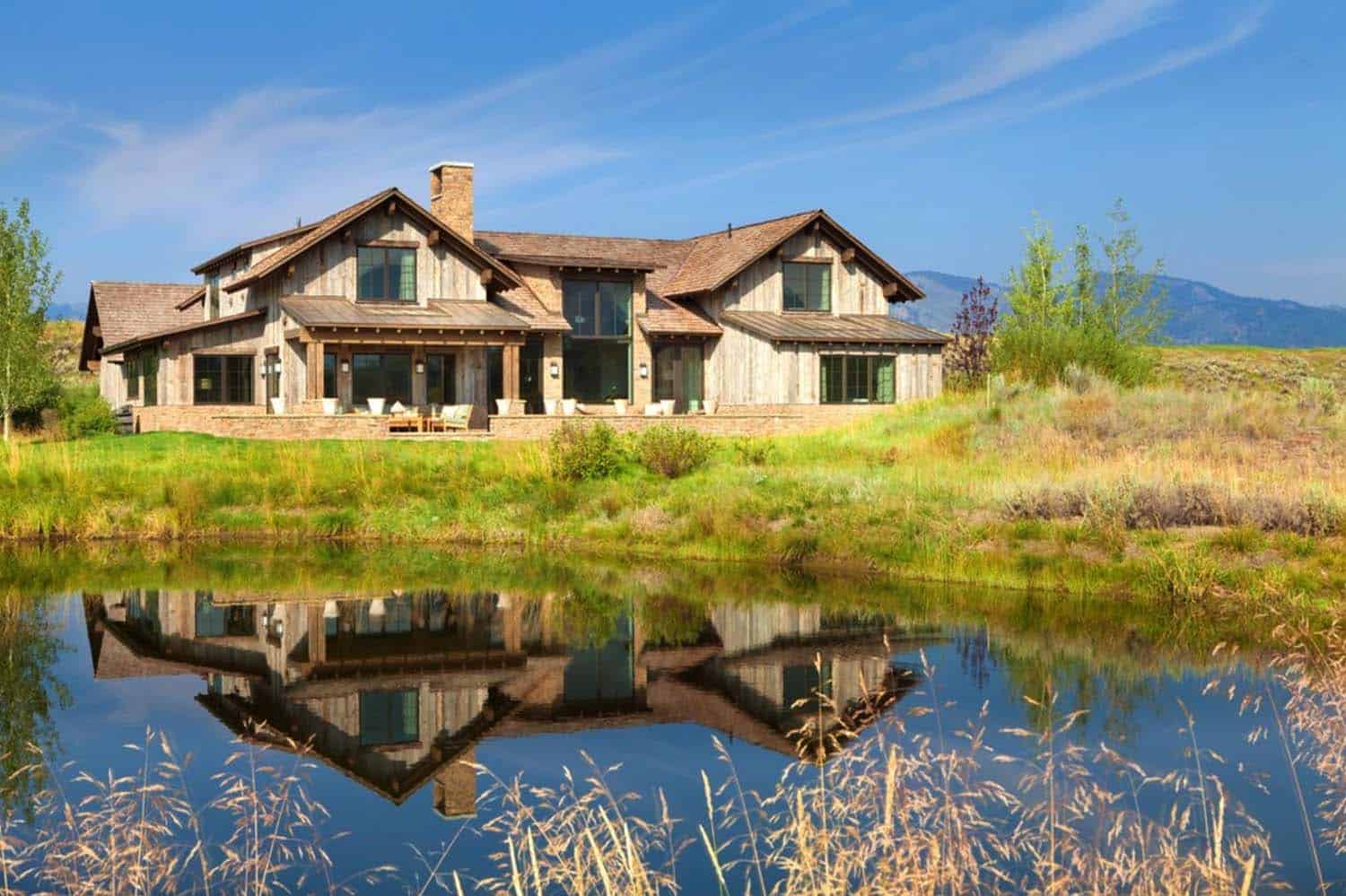Bullrush Wyoming Farmhouse-CTA Architects-01-1 Kindesign
