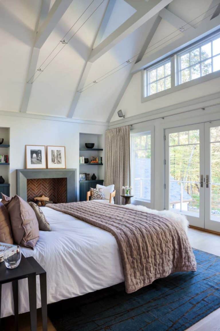 33 Stunning master bedroom retreats with vaulted ceilings