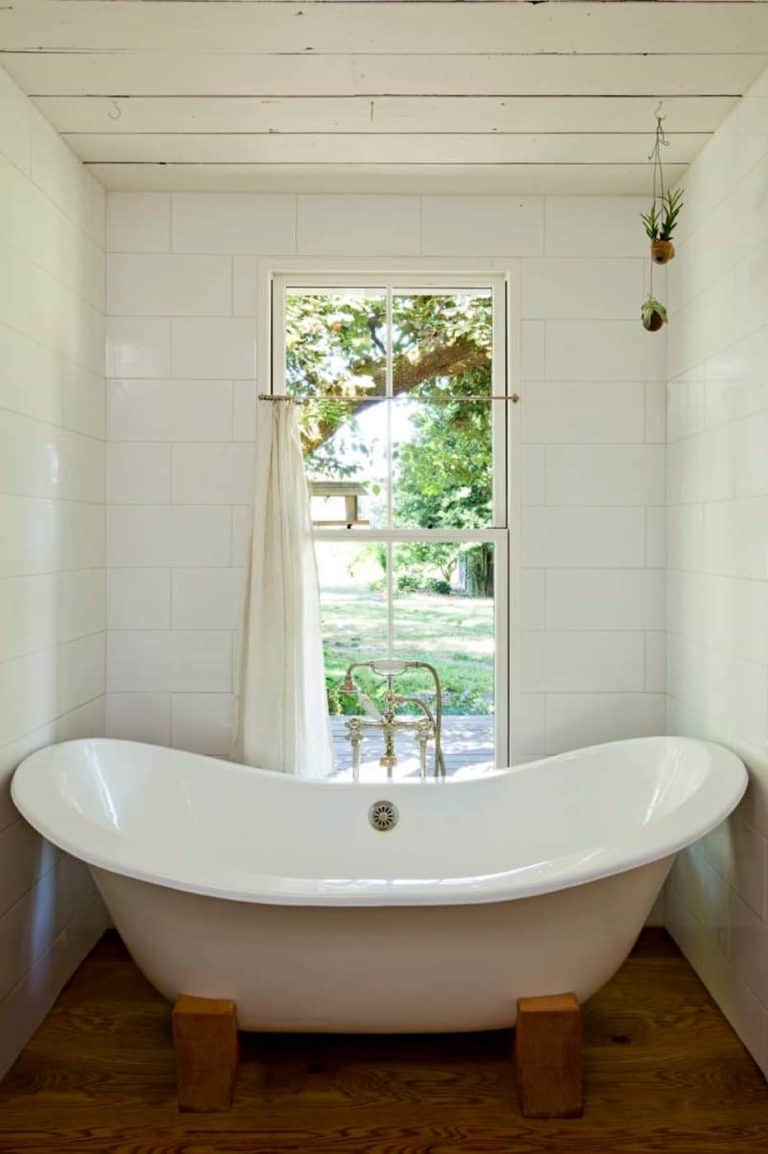 35+ Fabulous Freestanding Bathtub Ideas For A Luxurious Soak