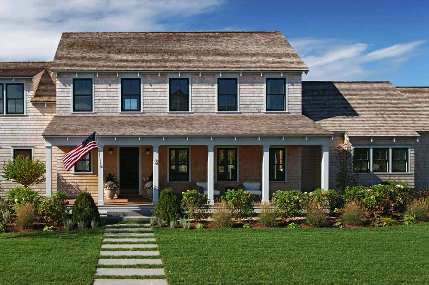 Contemporary Beach House Design-01-1 Kindesign