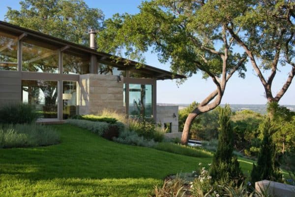 featured posts image for Hillside dwelling in Texas with a fantastic indoor-outdoor connection