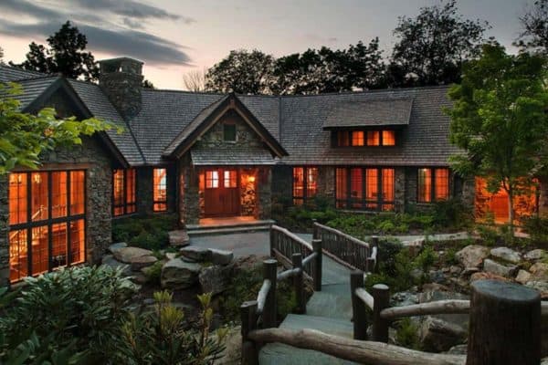 featured posts image for Dreamy cabin retreat perched on a rocky mountainside in North Carolina