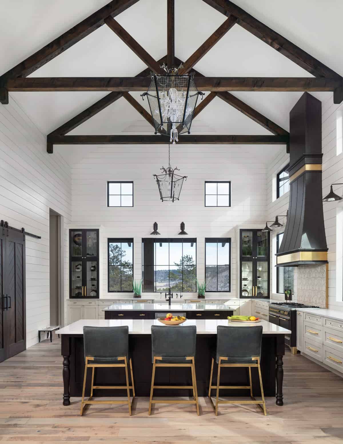kitchen-with-exposed-ceiling-trusses