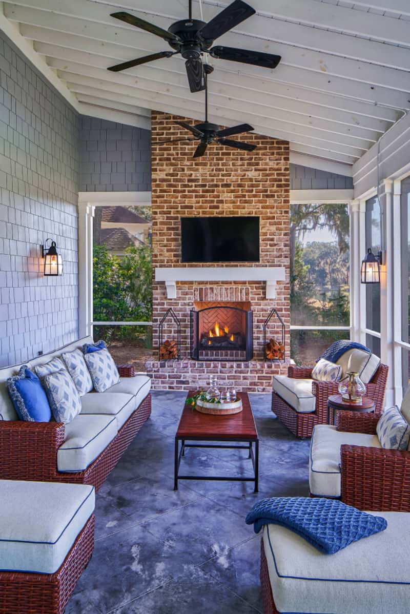 screened-in back porch