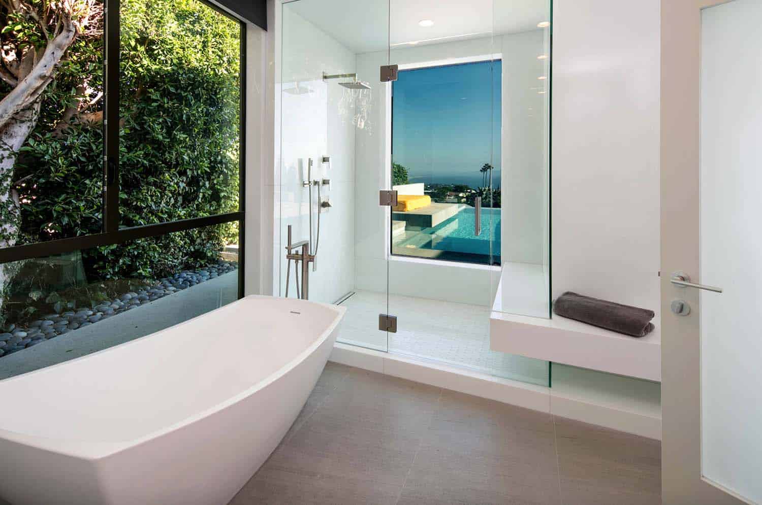 Striking Contemporary Home-Abramson Teiger Architects-07-1 Kindesign