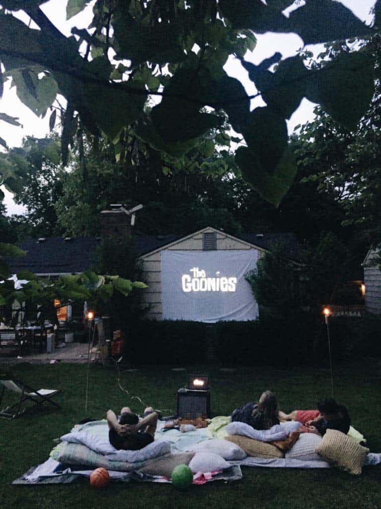 Backyard Movie Theaters-12-1 Kindesign