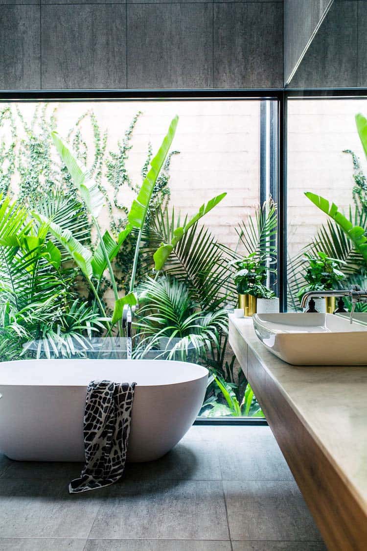 Inspiring Bathrooms Integrating Lush Gardens-02-1 Kindesign