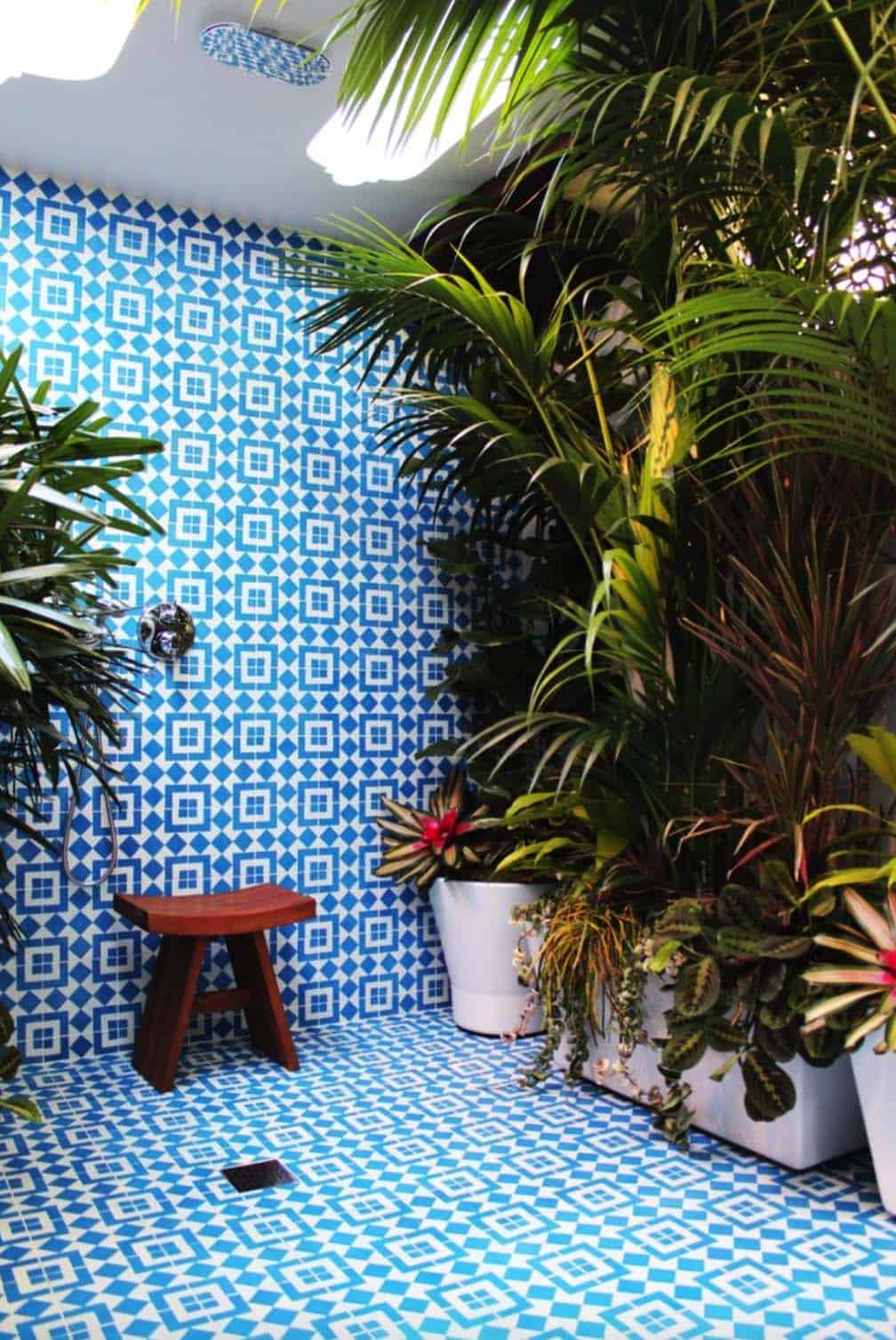 Inspiring Bathrooms Integrating Lush Gardens-03-1 Kindesign
