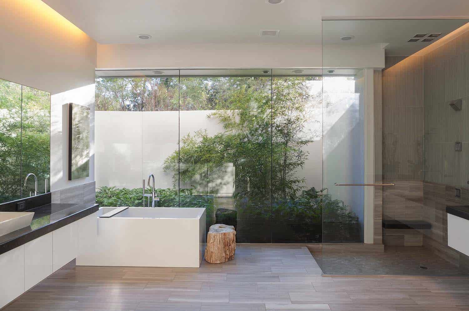 Inspiring Bathrooms Integrating Lush Gardens-04-1 Kindesign