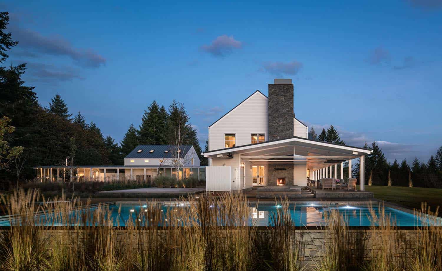 Contemporary Farmhouse Style-Rockefeller Partners Architects-01-1 Kindesign