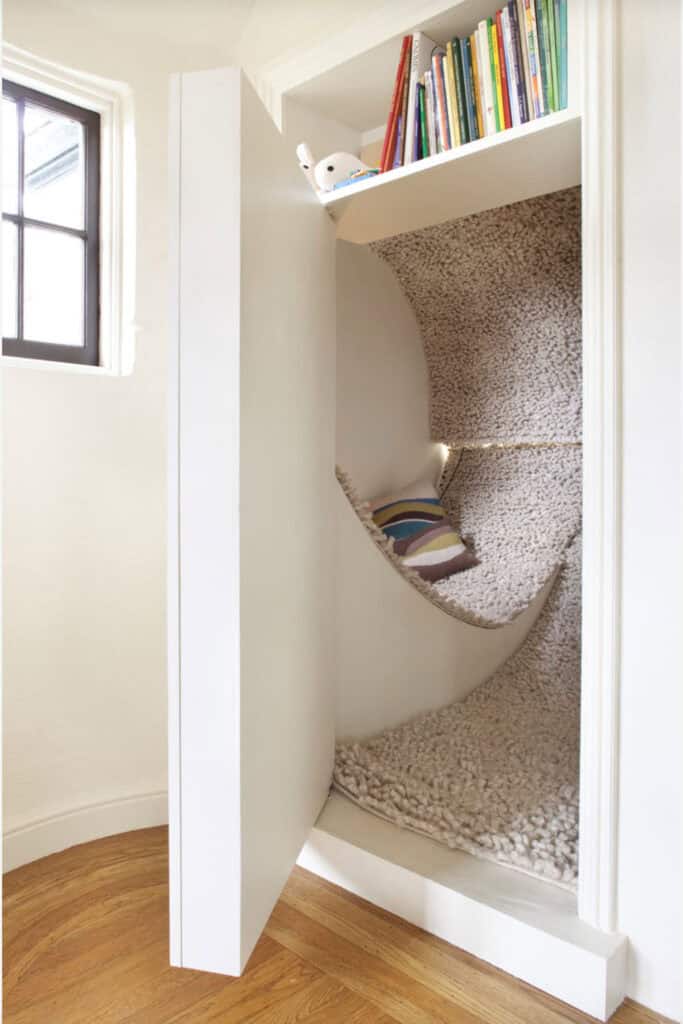 31 Incredibly Cozy Built-In Reading Nooks Designed For Lounging