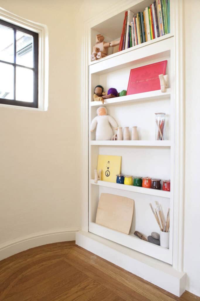 31 Incredibly Cozy Built-In Reading Nooks Designed For Lounging